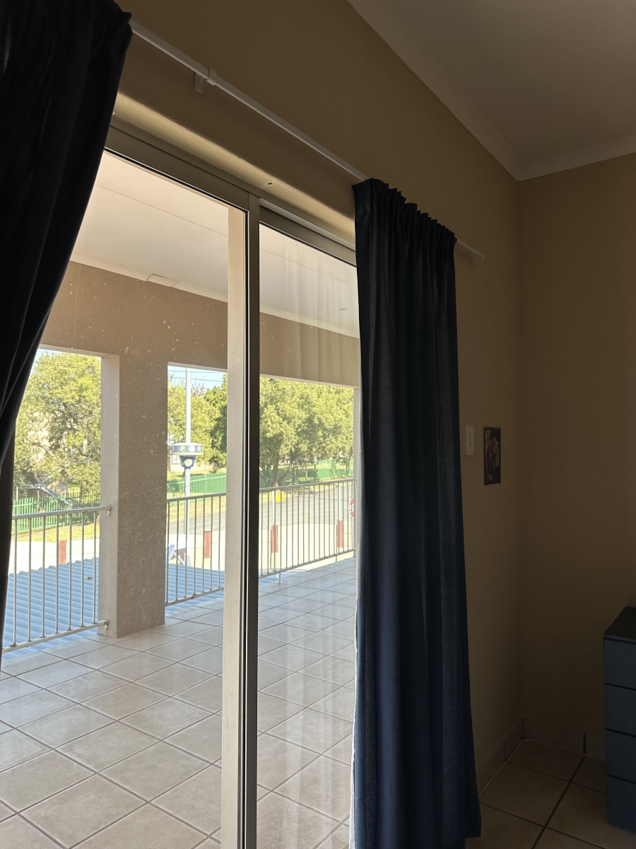 To Let 2 Bedroom Property for Rent in Helderkruin Gauteng