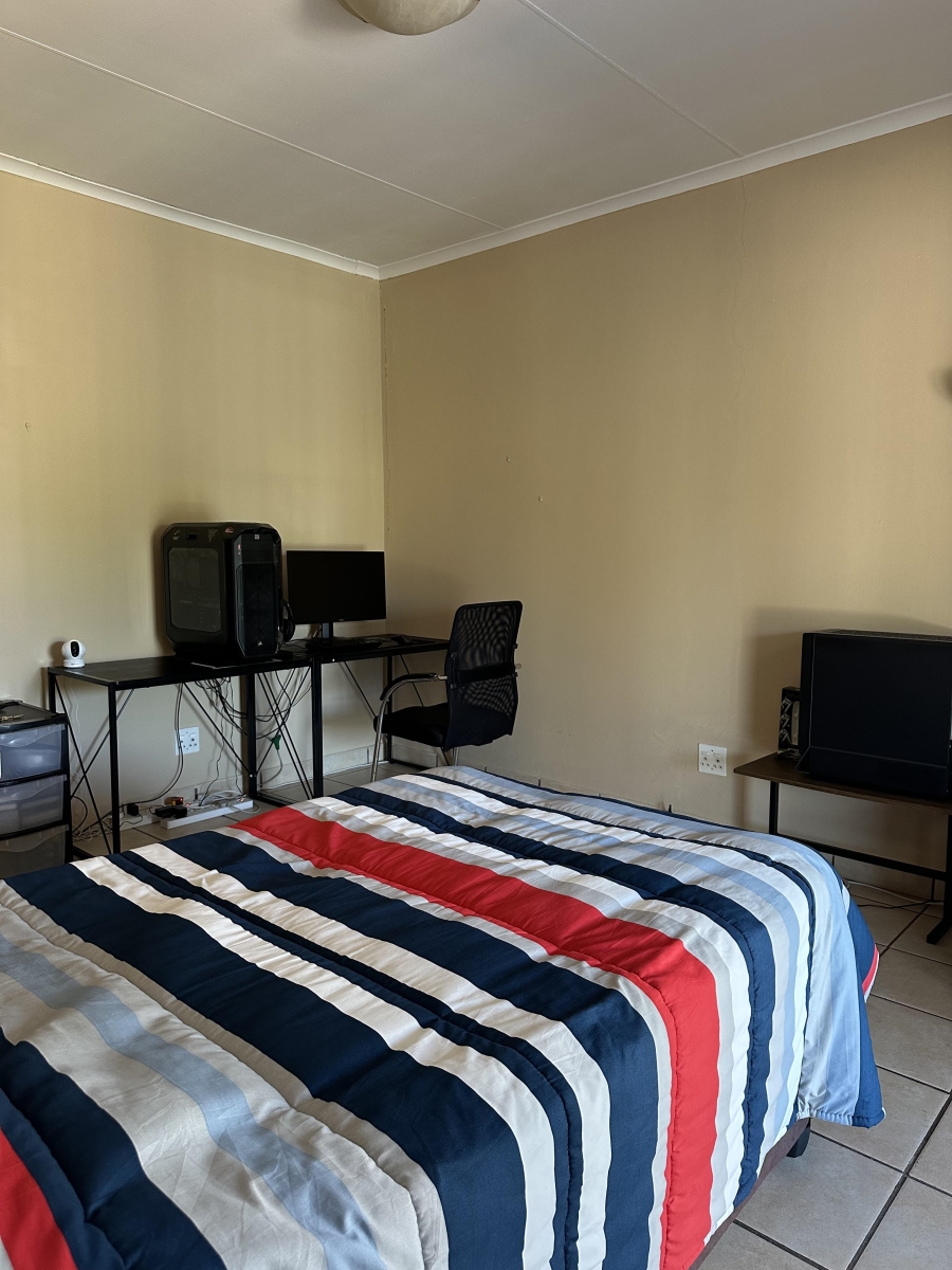To Let 2 Bedroom Property for Rent in Helderkruin Gauteng