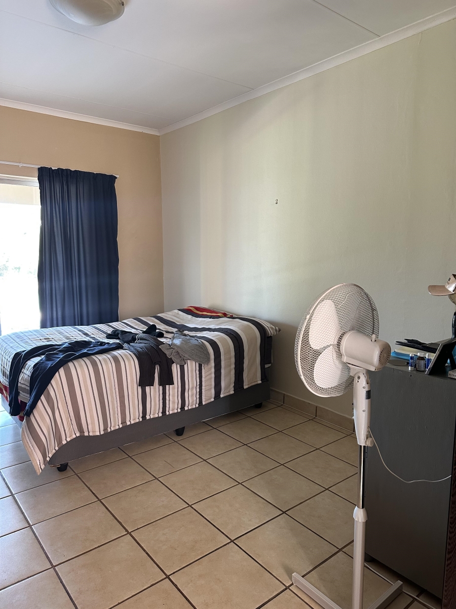 To Let 2 Bedroom Property for Rent in Helderkruin Gauteng