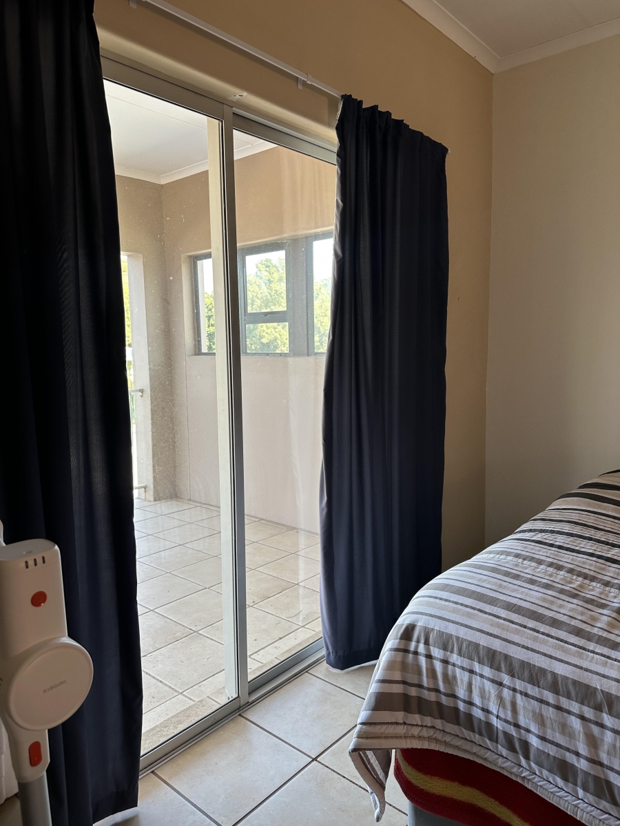 To Let 2 Bedroom Property for Rent in Helderkruin Gauteng