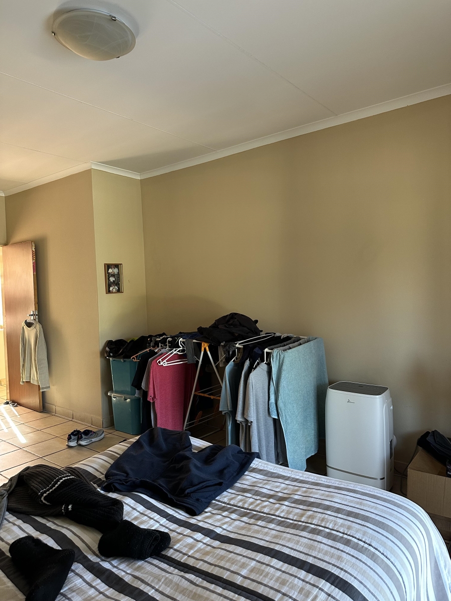 To Let 2 Bedroom Property for Rent in Helderkruin Gauteng