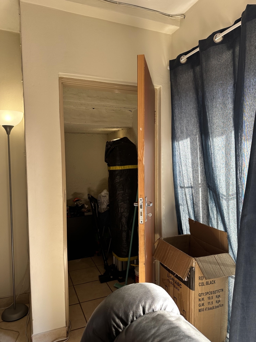 To Let 2 Bedroom Property for Rent in Helderkruin Gauteng