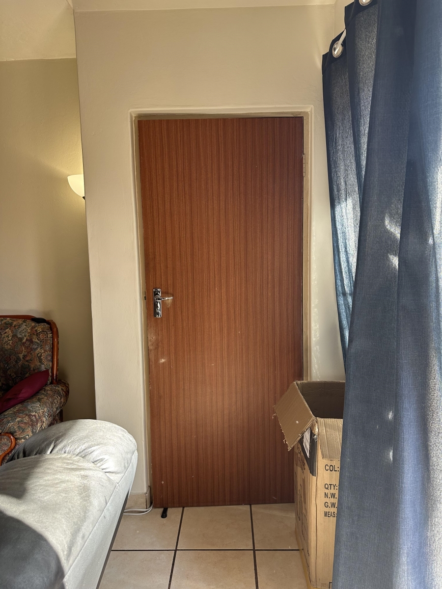 To Let 2 Bedroom Property for Rent in Helderkruin Gauteng
