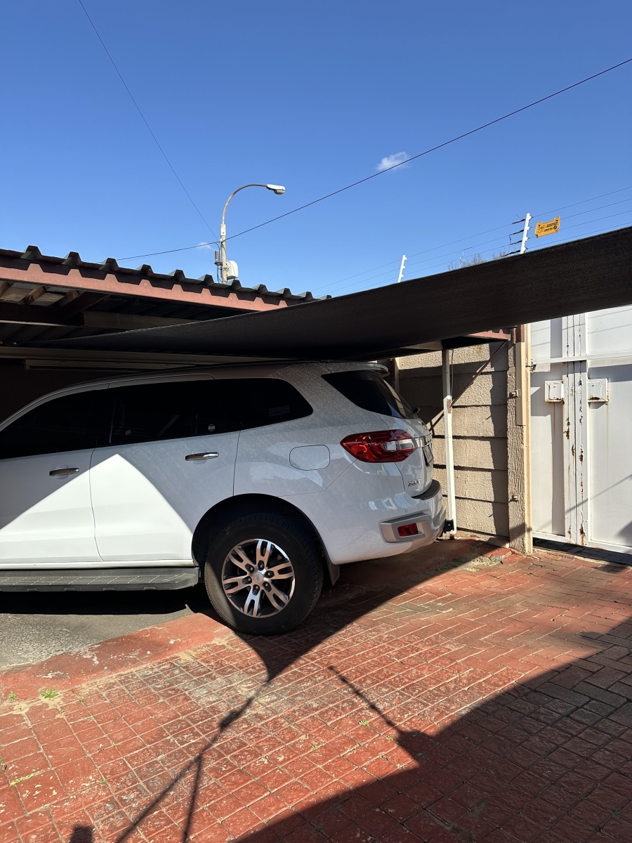To Let 2 Bedroom Property for Rent in Helderkruin Gauteng