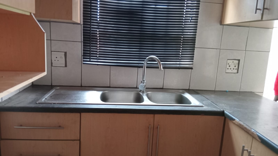 To Let 3 Bedroom Property for Rent in Olievenhoutbosch Gauteng