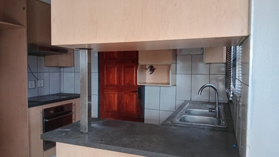 To Let 3 Bedroom Property for Rent in Olievenhoutbosch Gauteng