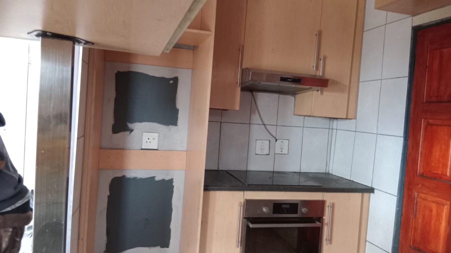 To Let 3 Bedroom Property for Rent in Olievenhoutbosch Gauteng