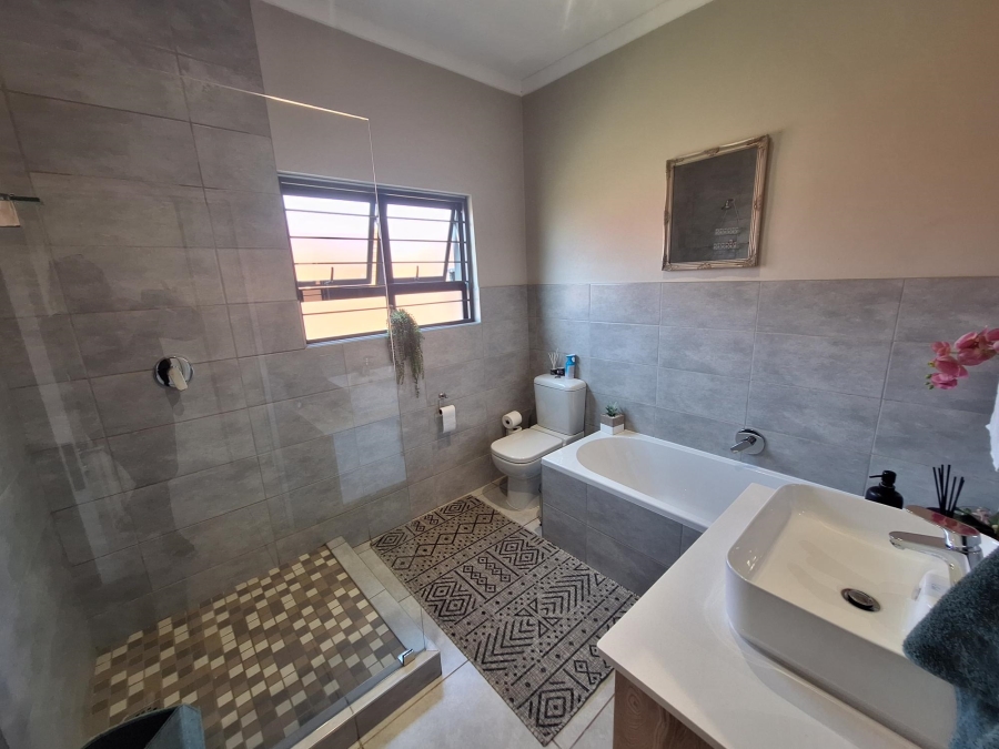 3 Bedroom Property for Sale in Olympus AH Gauteng