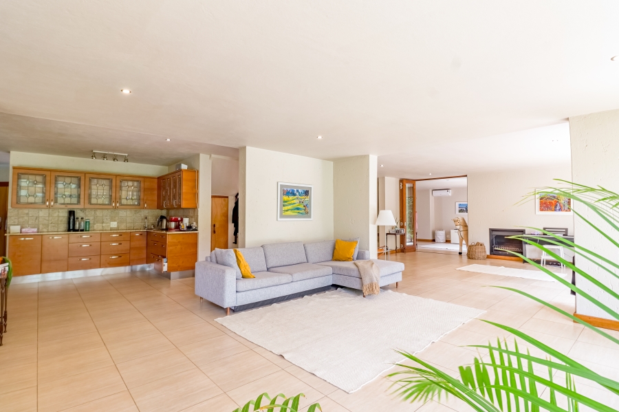 To Let 5 Bedroom Property for Rent in Silver Lakes Golf Estate Gauteng