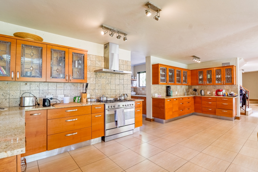 To Let 5 Bedroom Property for Rent in Silver Lakes Golf Estate Gauteng
