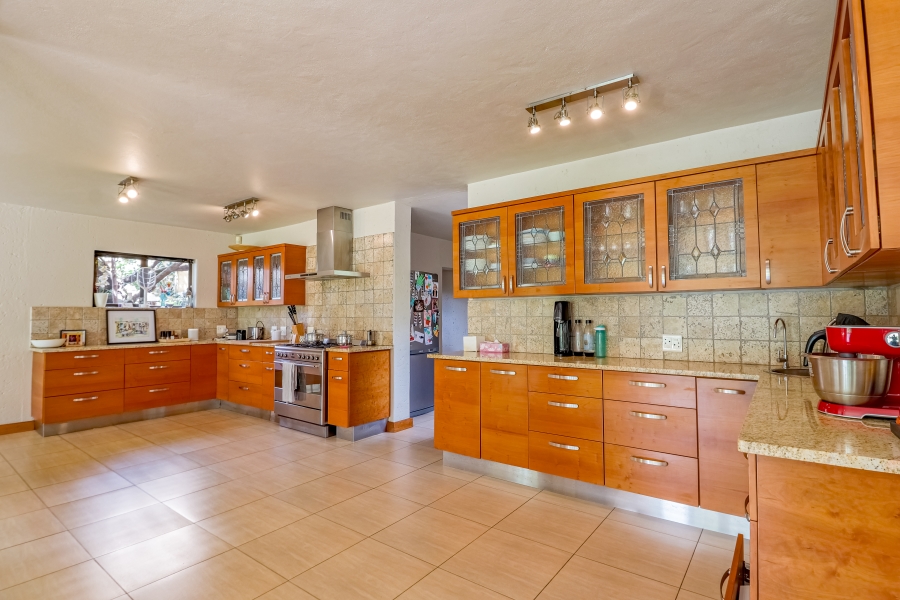 To Let 5 Bedroom Property for Rent in Silver Lakes Golf Estate Gauteng