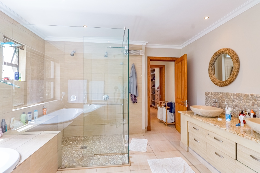 To Let 5 Bedroom Property for Rent in Silver Lakes Golf Estate Gauteng