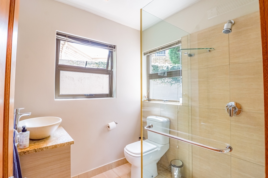 To Let 5 Bedroom Property for Rent in Silver Lakes Golf Estate Gauteng