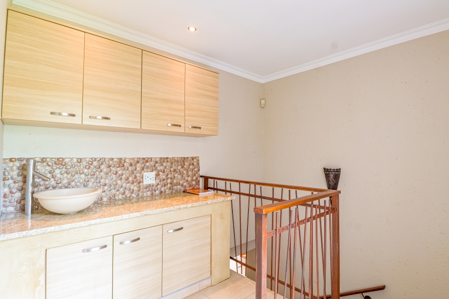 To Let 5 Bedroom Property for Rent in Silver Lakes Golf Estate Gauteng