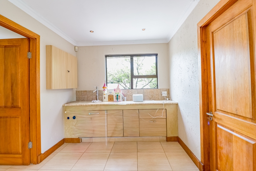 To Let 5 Bedroom Property for Rent in Silver Lakes Golf Estate Gauteng