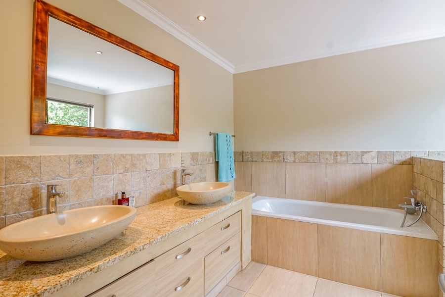 To Let 5 Bedroom Property for Rent in Silver Lakes Golf Estate Gauteng