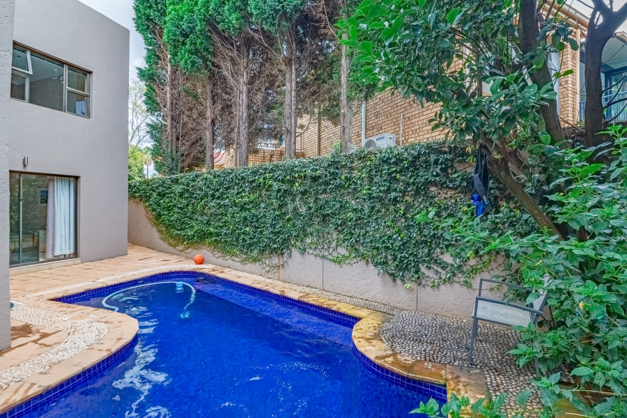 To Let 5 Bedroom Property for Rent in Silver Lakes Golf Estate Gauteng