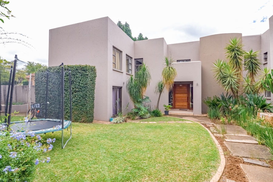 To Let 5 Bedroom Property for Rent in Silver Lakes Golf Estate Gauteng
