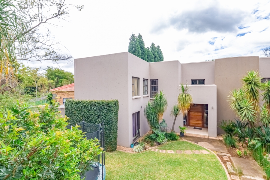 To Let 5 Bedroom Property for Rent in Silver Lakes Golf Estate Gauteng