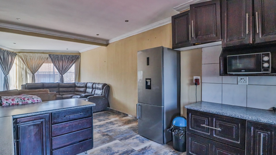 2 Bedroom Property for Sale in Pretoria Gardens Gauteng
