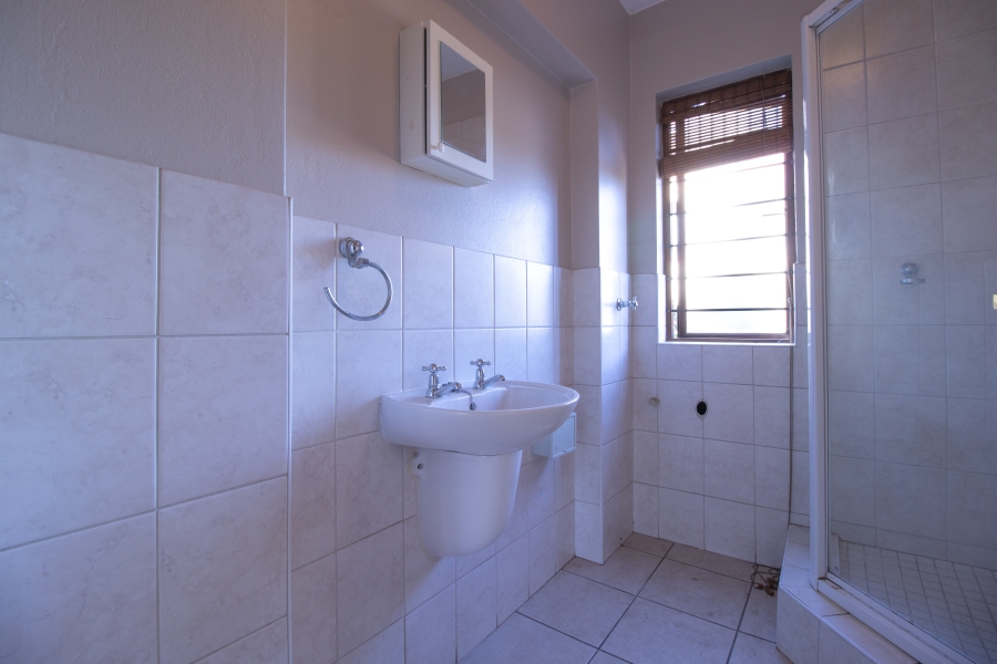 To Let 2 Bedroom Property for Rent in Bryanston Gauteng
