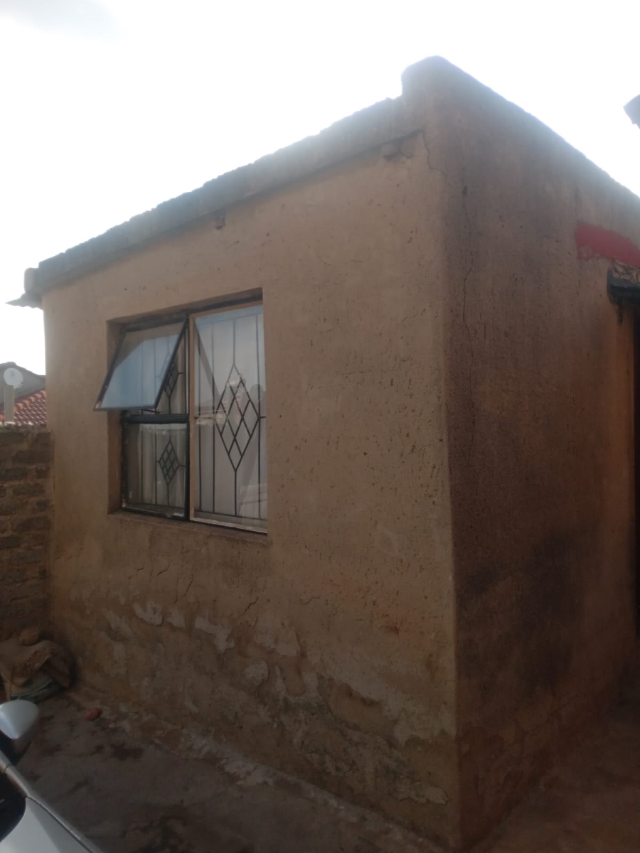 2 Bedroom Property for Sale in Commercia Gauteng