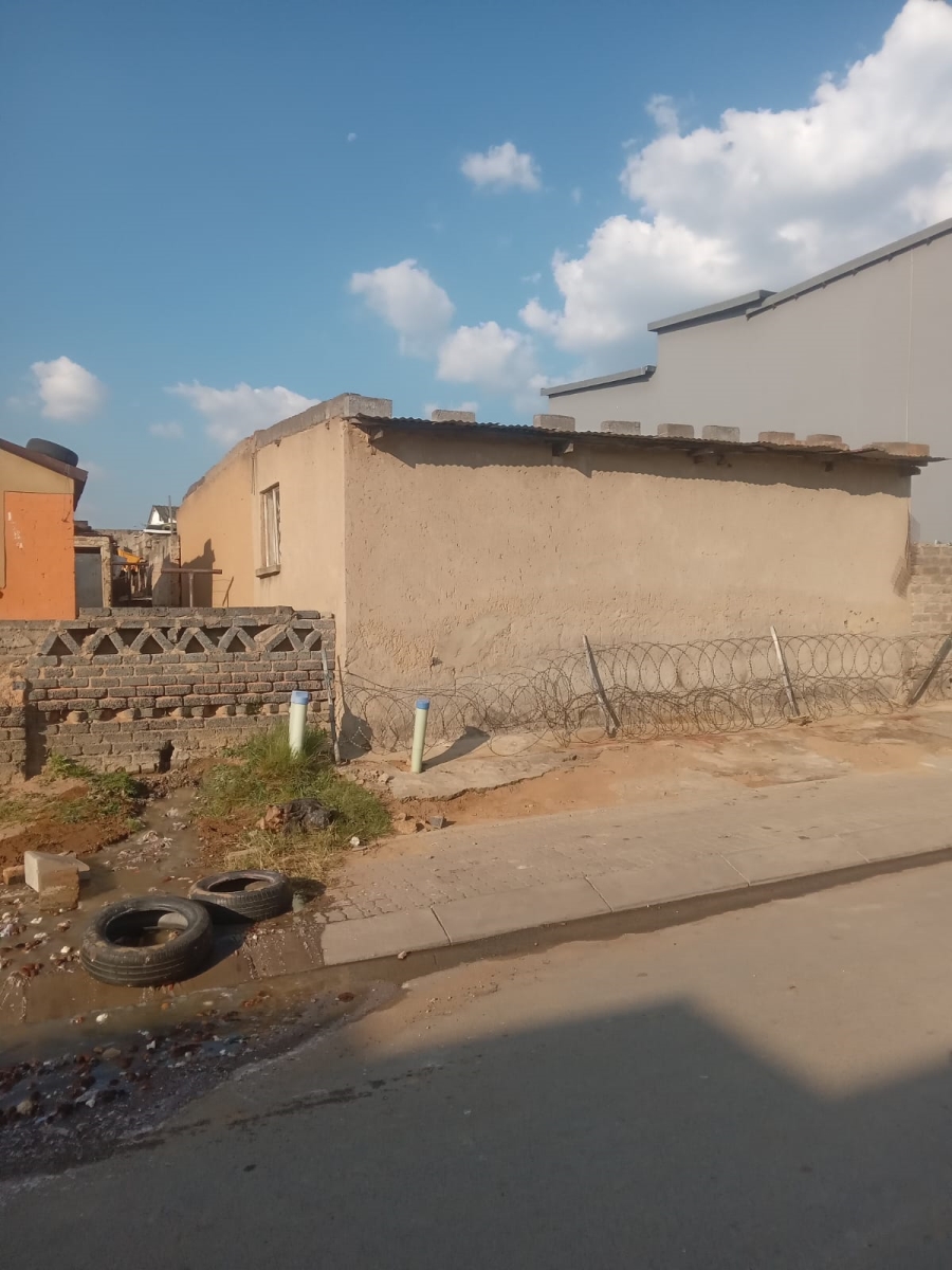 2 Bedroom Property for Sale in Commercia Gauteng