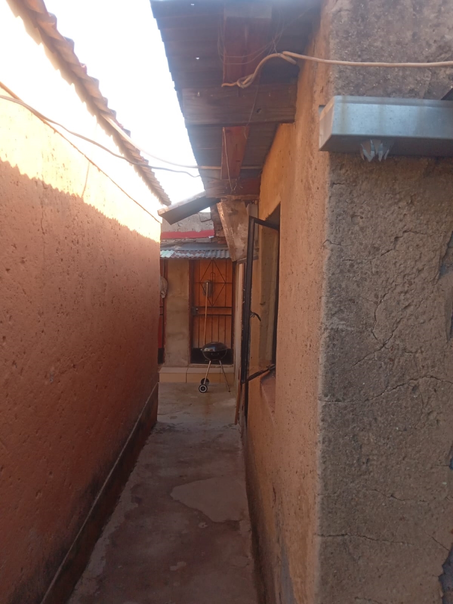 2 Bedroom Property for Sale in Commercia Gauteng