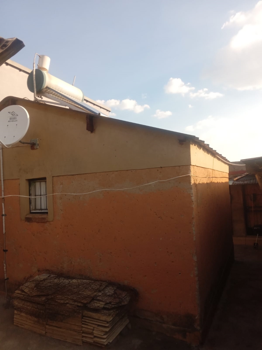 2 Bedroom Property for Sale in Commercia Gauteng