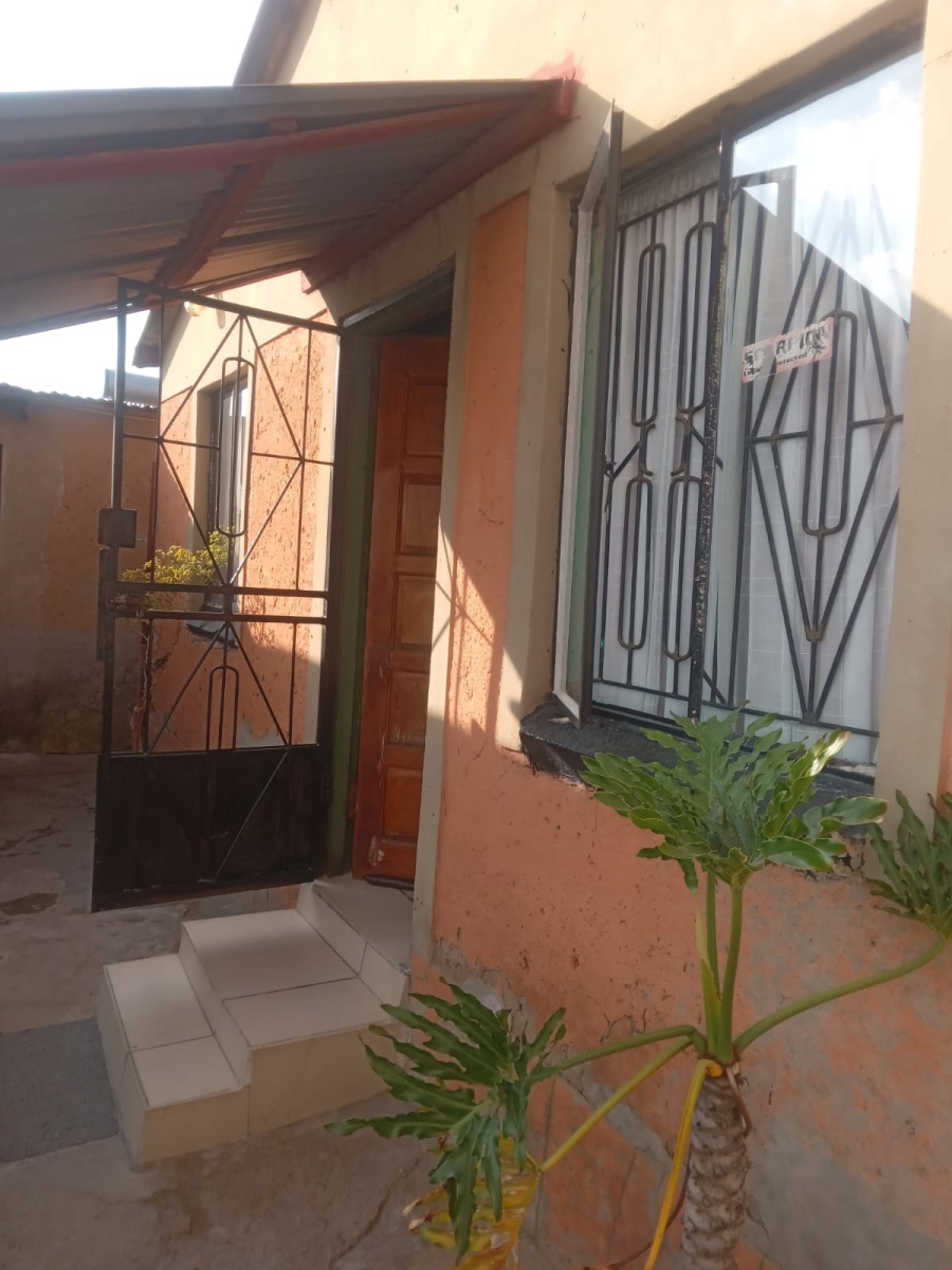 2 Bedroom Property for Sale in Commercia Gauteng
