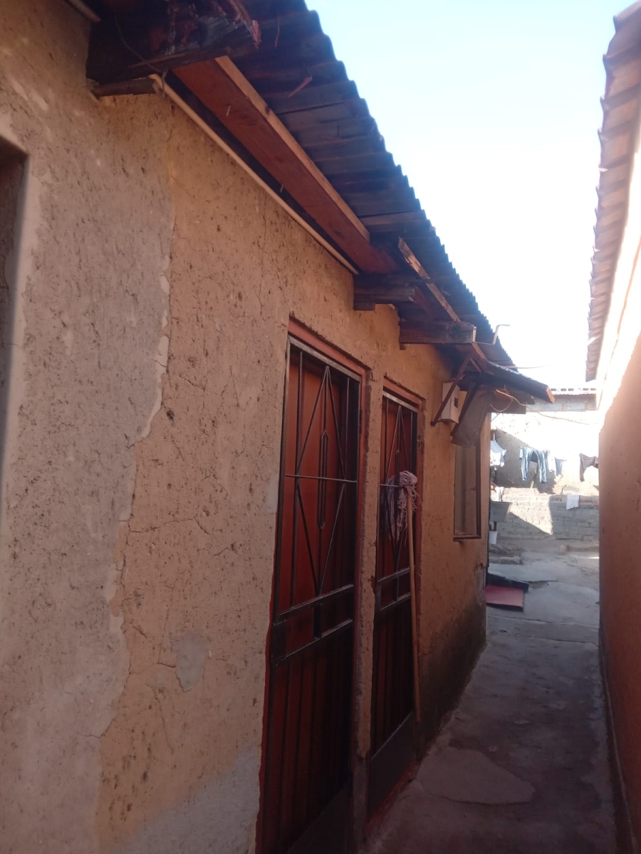 2 Bedroom Property for Sale in Commercia Gauteng
