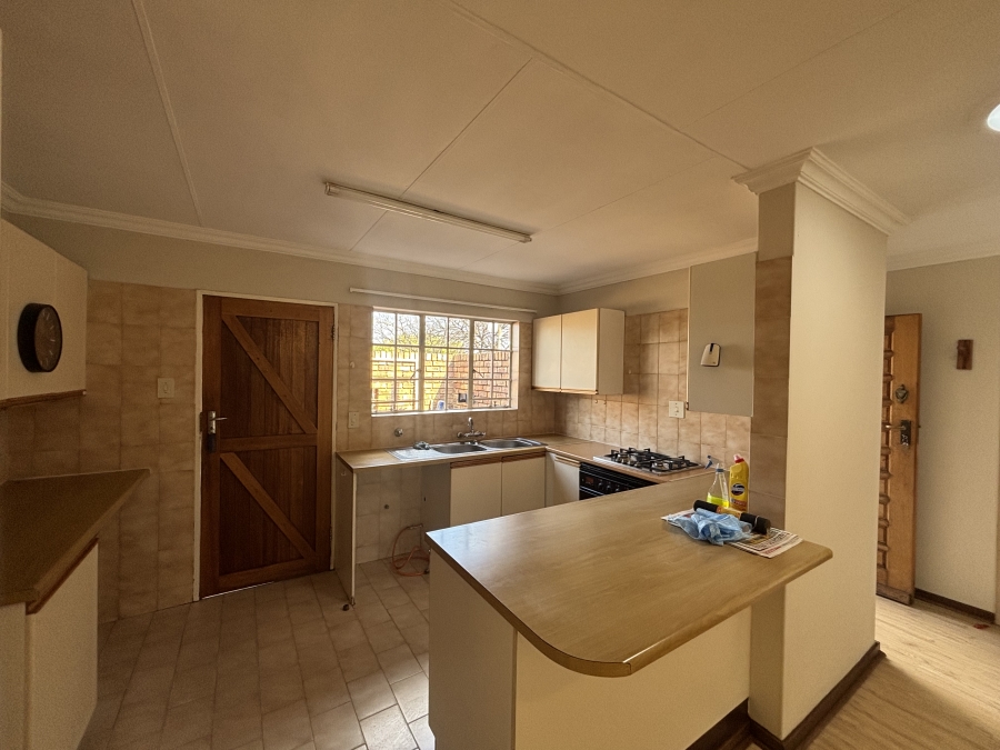 3 Bedroom Property for Sale in Brummeria Gauteng