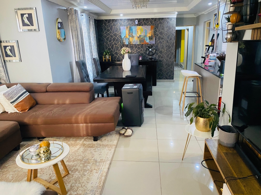 4 Bedroom Property for Sale in Glenway Estate Gauteng