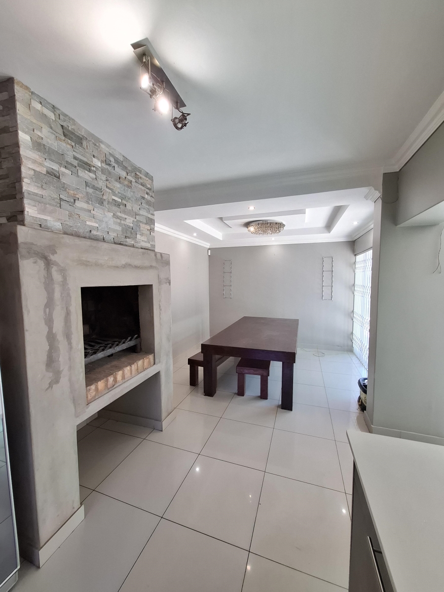 To Let 4 Bedroom Property for Rent in Meyerspark Gauteng