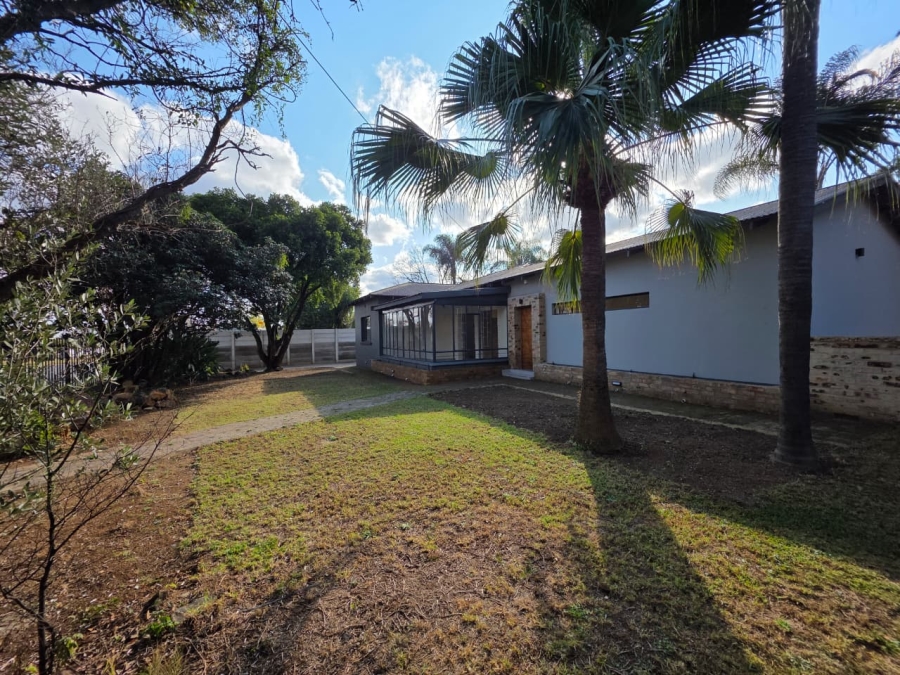 To Let 3 Bedroom Property for Rent in Waverley Gauteng
