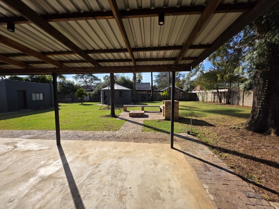To Let 3 Bedroom Property for Rent in Waverley Gauteng