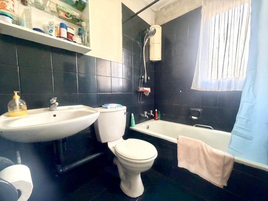 2 Bedroom Property for Sale in Lakefield Gauteng