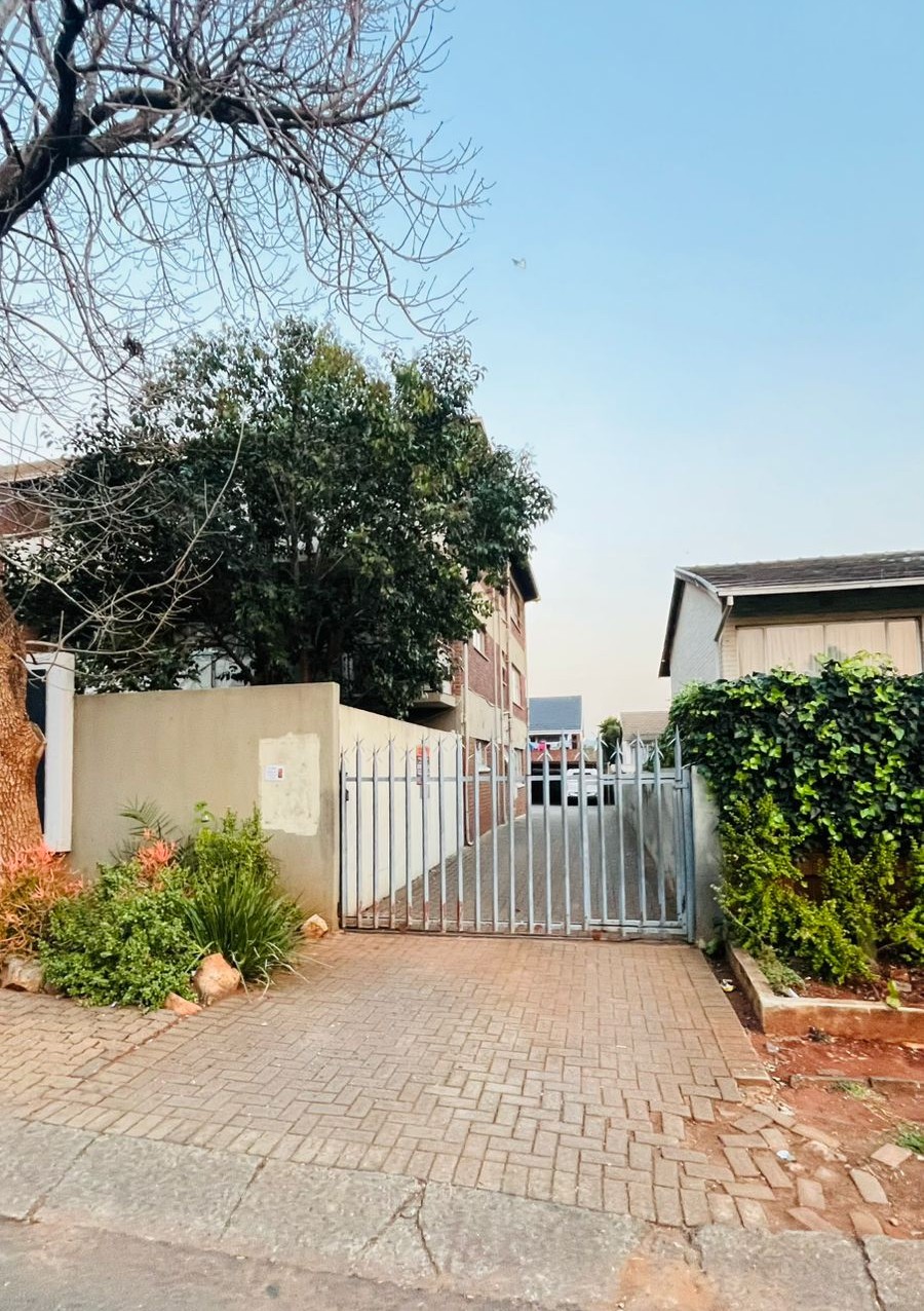 1 Bedroom Property for Sale in Windsor East Gauteng