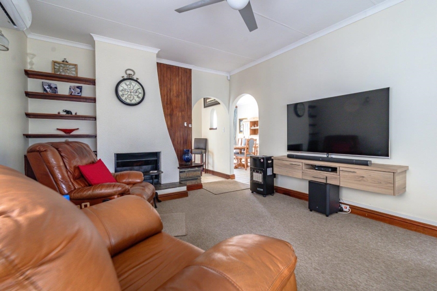 3 Bedroom Property for Sale in Brackendowns Gauteng