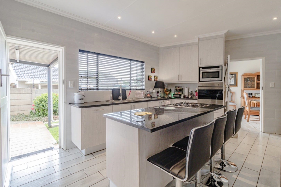 3 Bedroom Property for Sale in Brackendowns Gauteng