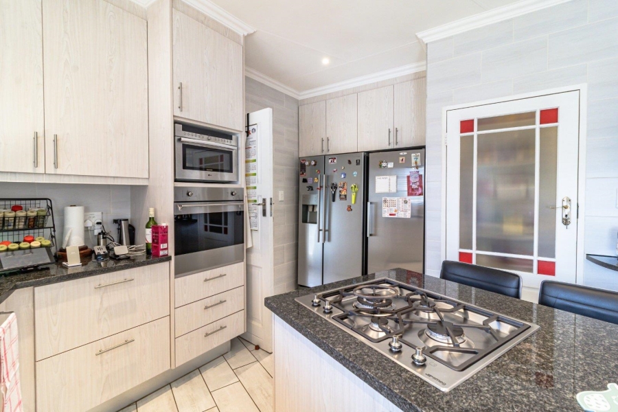 3 Bedroom Property for Sale in Brackendowns Gauteng