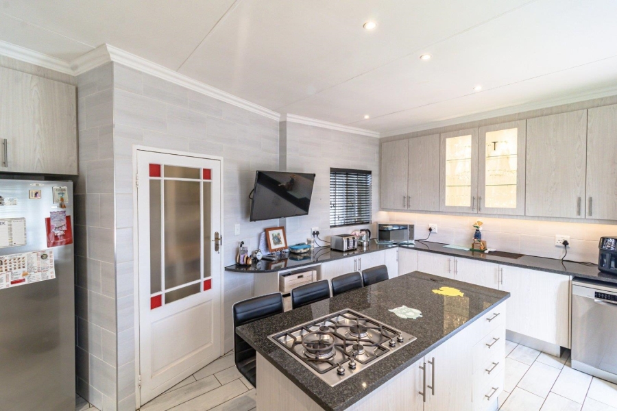 3 Bedroom Property for Sale in Brackendowns Gauteng