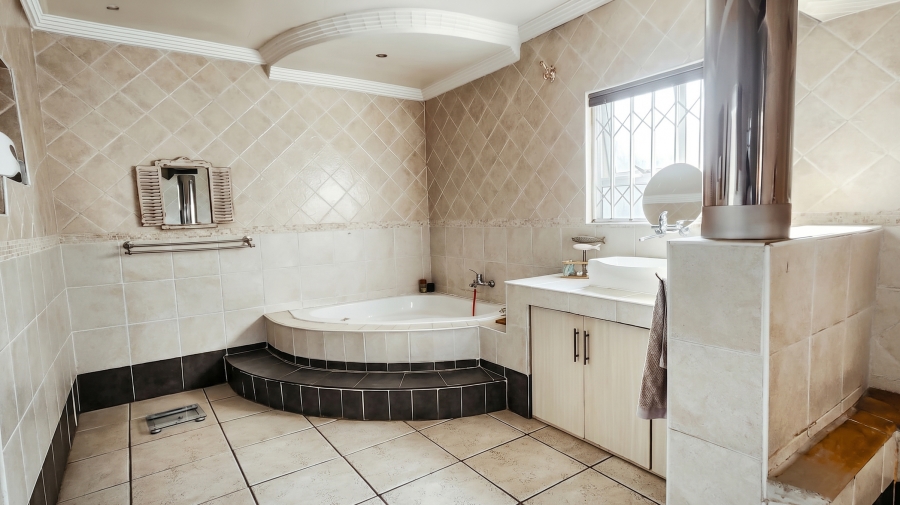 4 Bedroom Property for Sale in Vanderbijlpark SW 1 Gauteng