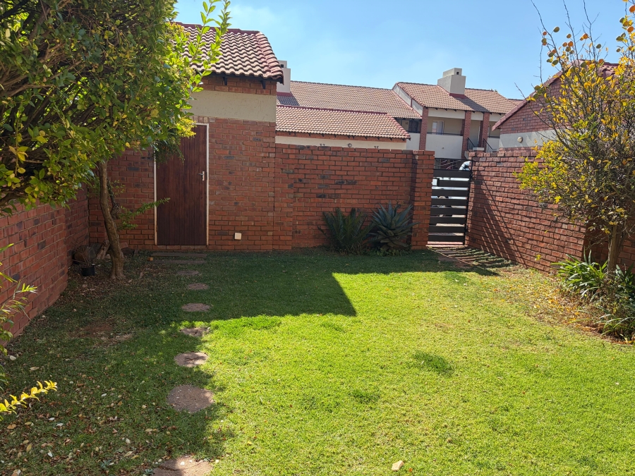 To Let 2 Bedroom Property for Rent in Mooikloof Ridge Gauteng