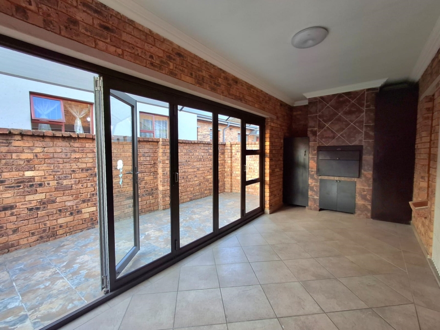 3 Bedroom Property for Sale in Bartlett Gauteng