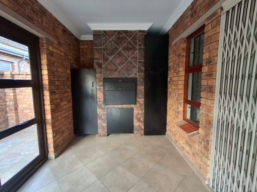 3 Bedroom Property for Sale in Bartlett Gauteng
