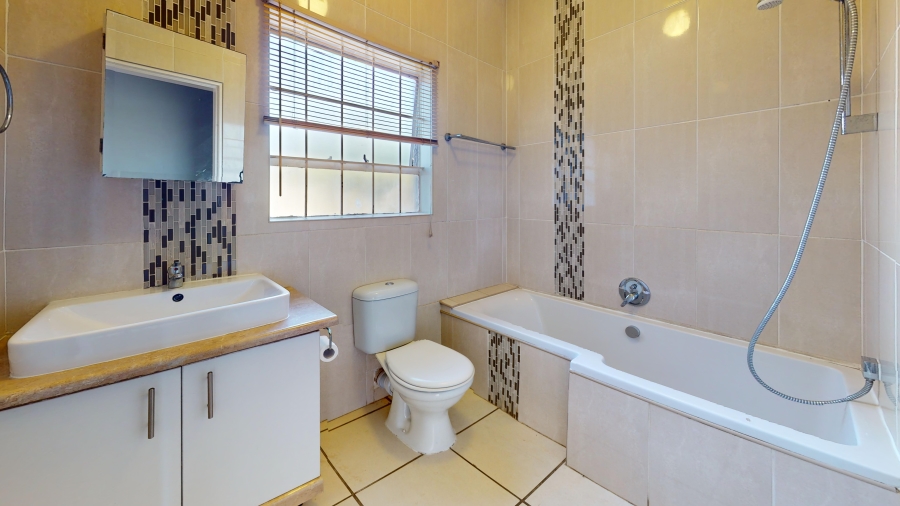 3 Bedroom Property for Sale in Farrarmere Gauteng