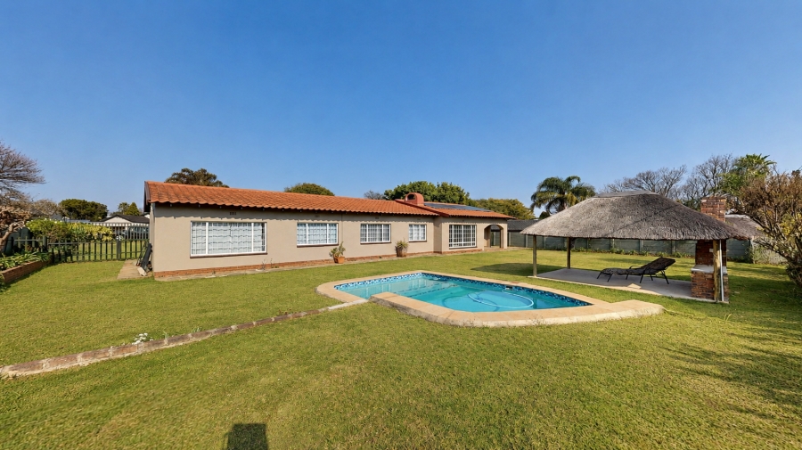3 Bedroom Property for Sale in Farrarmere Gauteng