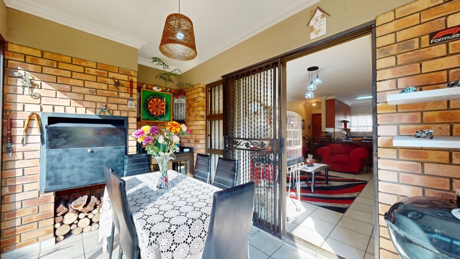 2 Bedroom Property for Sale in Ravenswood Gauteng