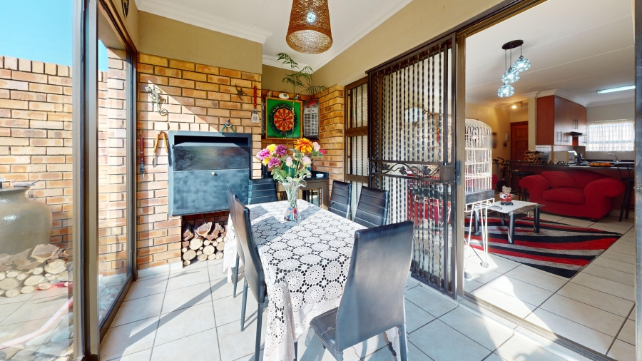2 Bedroom Property for Sale in Ravenswood Gauteng